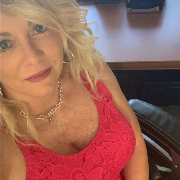 Meet your Posher, Sherry - Picture 4 of 5